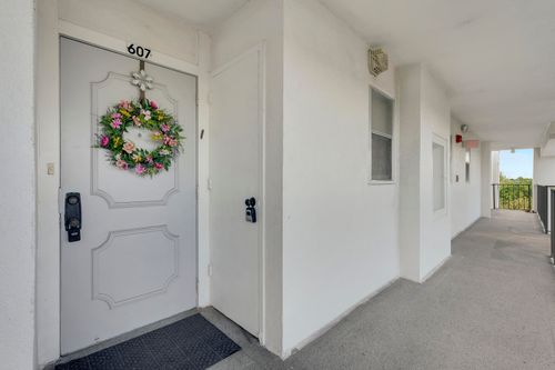 607-3597 Birdie Dr, Lake Worth, FL, 33467-2831 | Card Image