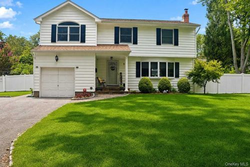 9 Gaston Street, Huntington, NY, 11747 | Card Image