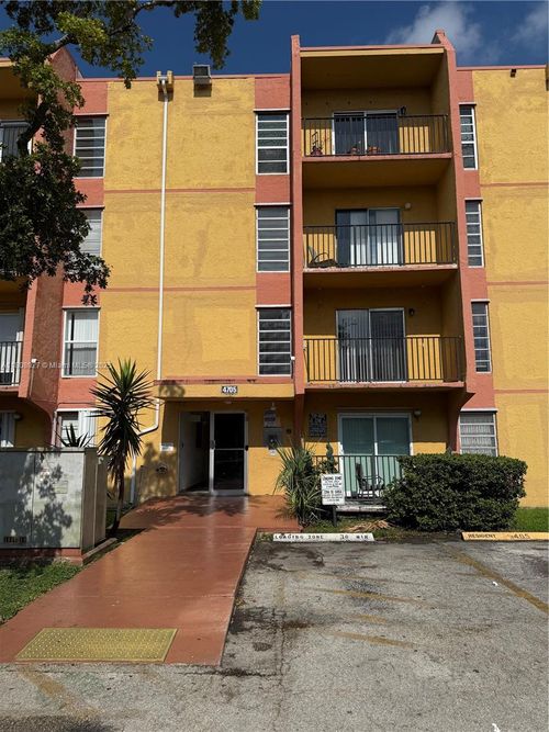 7-4705 Nw 7th St, Miami, FL, 33126-2259 | Card Image