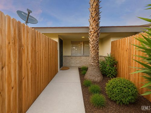 4000 Christmas Tree Ln, Bakersfield, CA, 93306 | Card Image