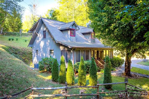 28 Froggy Bottom Trl, Canton, NC, 28716-1738 | Card Image