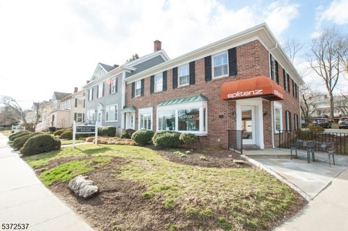 21 E Main St, Clinton, NJ, 08809-1326 | Card Image