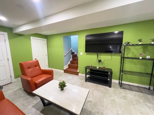 garden-92 Brown Ave, Boston, MA, 02131-3738 | Card Image