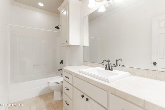 46-HallBathroom | Image 56