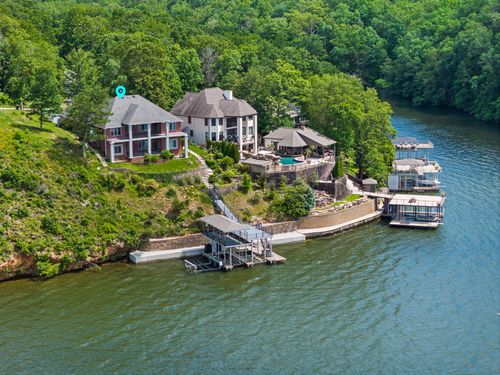 521 Wilson Lake Dr, Muscle Shoals, AL, 35661-4653 | Card Image