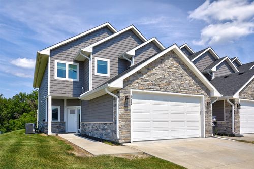 2011 Ammann Dr, Adel, IA, 50003-8050 | Card Image