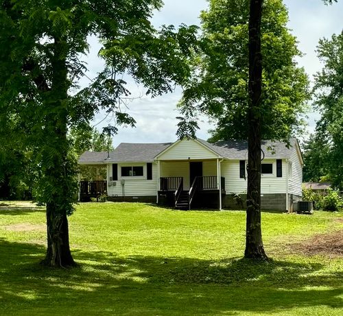 206 College St, Burns, TN, 37029-6241 | Card Image