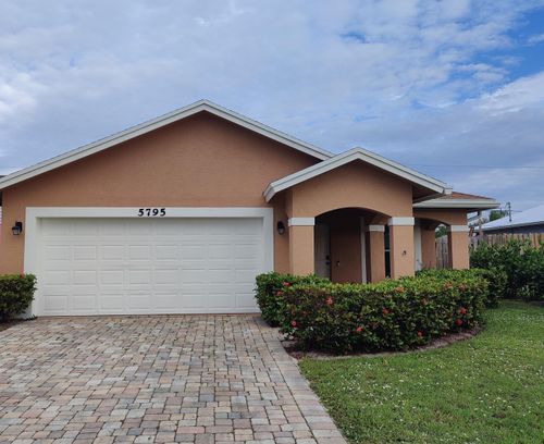 5795 Se Mitzi Ln, Stuart, FL, 34997-8079 | Card Image