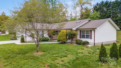 15 Cove Xing, Franklin, NC, 28734-2889 | Card Image