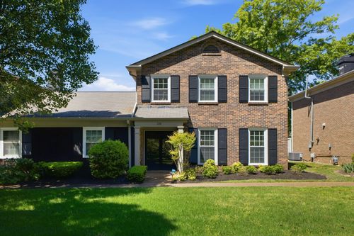 136 Boxwood Dr, Franklin, TN, 37069-6966 | Card Image