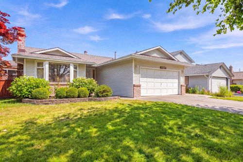 15429 95 Ave, Surrey, BC, V3R9E4 | Card Image