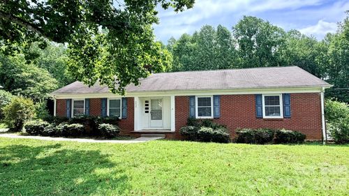 2808 28th St Ne, Hickory, NC, 28601-9243 | Card Image
