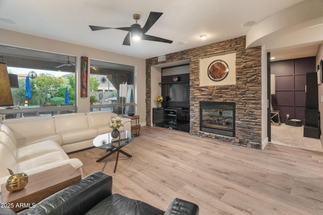 FIREPLACE AND ENTERTAINMENT NICHE....ALL CONVEYS!!! | Image 8