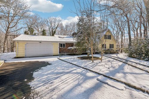11 Lodge Ln, Brookhaven, NY, 11777 | Card Image
