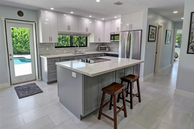 2141 Ne 49 Th St, House other with 3 bedrooms, 2 bathrooms and null parking in Lighthouse Point FL | Image 10