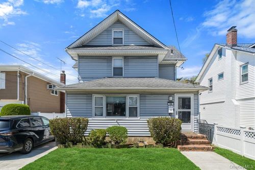 100 Spruce St, West Hempstead, NY, 11552-2012 | Card Image