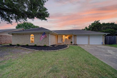 6521 Collard Ct, North Richland Hills, TX, 76182-4224 | Card Image