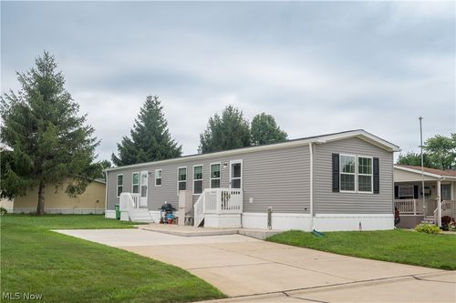1572 Bogie Ln, Painesville, OH, 44077-4885 | Card Image