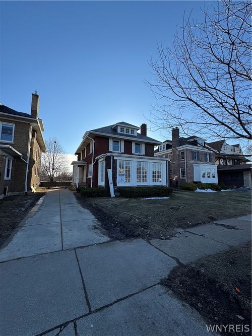 81 W Humboldt Pkwy, Buffalo, NY, 14214-2604 | Card Image