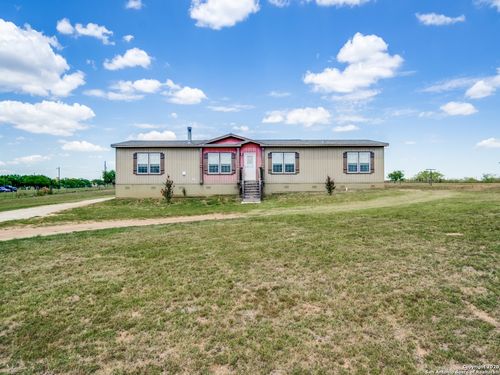 252 County Road 302, Floresville, TX, 78114-3595 | Card Image