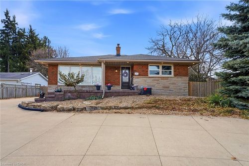 473 Mohawk Rd W, Hamilton, ON, L9C1X3 | Card Image
