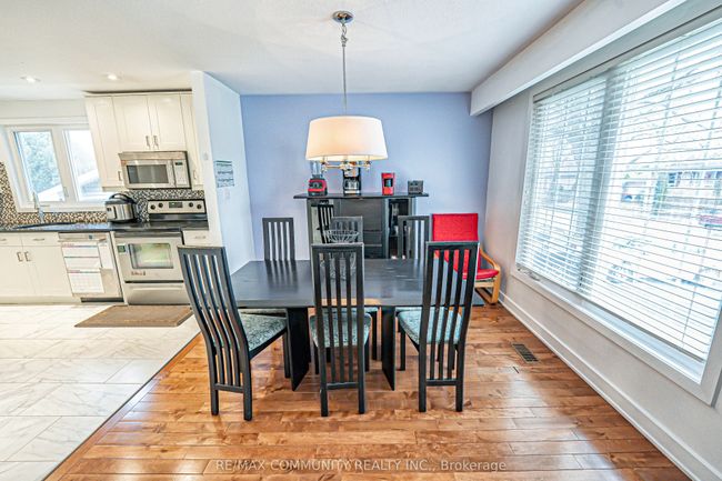702 Castleguard Cres, House other with 4 bedrooms, 2 bathrooms and 4 parking in Burlington ON | Image 9