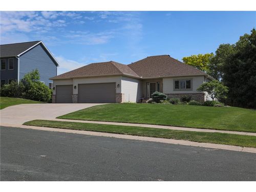 2400 Emerald Bnd, Hudson, WI, 54016-7449 | Card Image