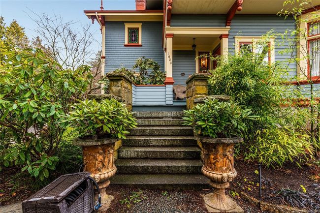 1023 St Charles St, House other with 3 bedrooms, 3 bathrooms and 6 parking in Victoria BC | Image 5
