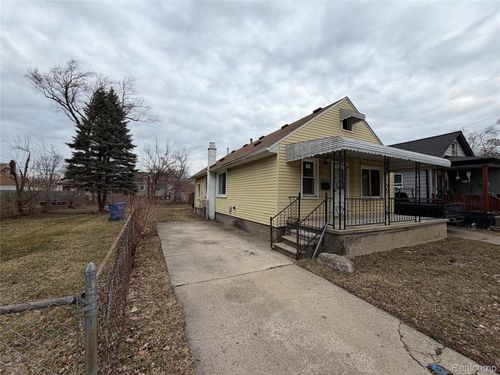 8249 Packard Ave, Warren, MI, 48089-2334 | Card Image