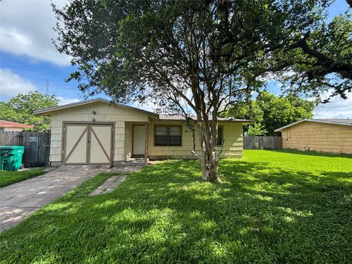 222 Ruslee St, La Marque, TX, 77568-6256 | Card Image