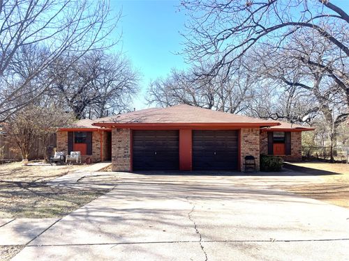 814 Plum St, Graham, TX, 76450-3500 | Card Image