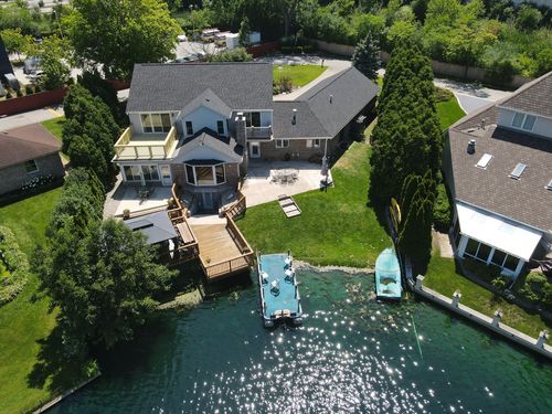 9682 Reding Cir, Des Plaines, IL, 60016-1551 | Card Image