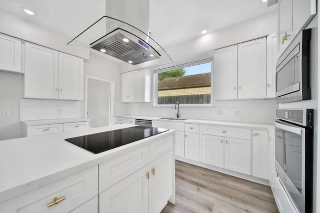 7607 Bankside Dr, House other with 3 bedrooms, 4 bathrooms and 2 parking in Houston TX | Image 11
