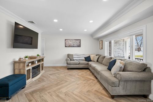 145 Ecker Avenue, West Babylon, NY, 11704 | Card Image