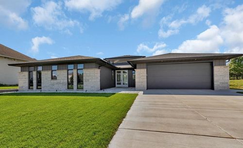 2137 Tamarack Dr, Saint Cloud, MN, 56301-4571 | Card Image