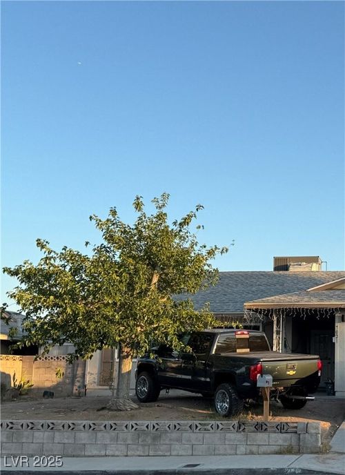 7021 Stormson Dr, Las Vegas, NV, 89145-5167 | Card Image