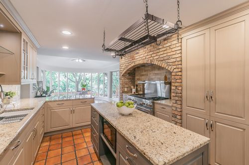 1306 Riverview Dr, Arlington, TX, 76012-4259 | Card Image