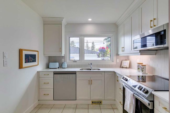 9559 Assiniboine Rd Se, House other with 4 bedrooms, 2 bathrooms and 2 parking in Calgary AB | Image 8