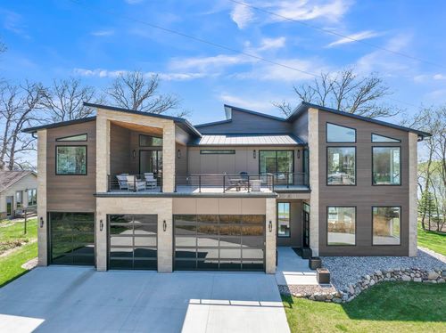 2411 Lakeshore Dr, Milford, IA, 51351 | Card Image