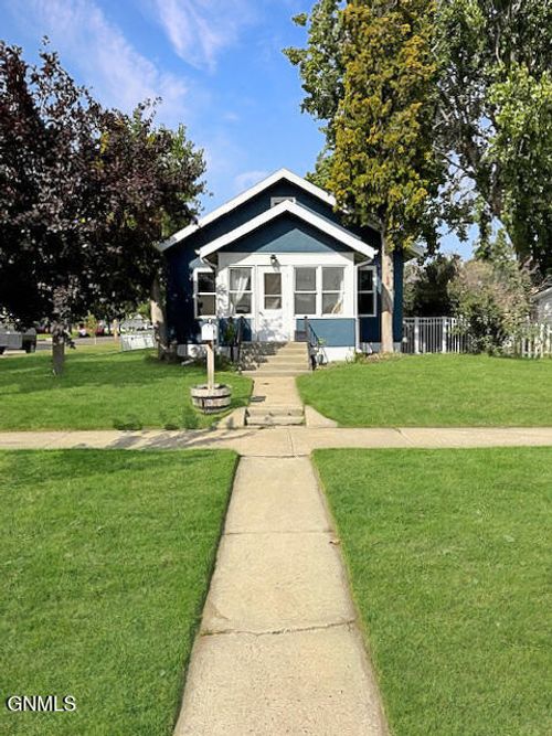 121 3rd Ave Sw, Sidney, MT, 59270-4029 | Card Image