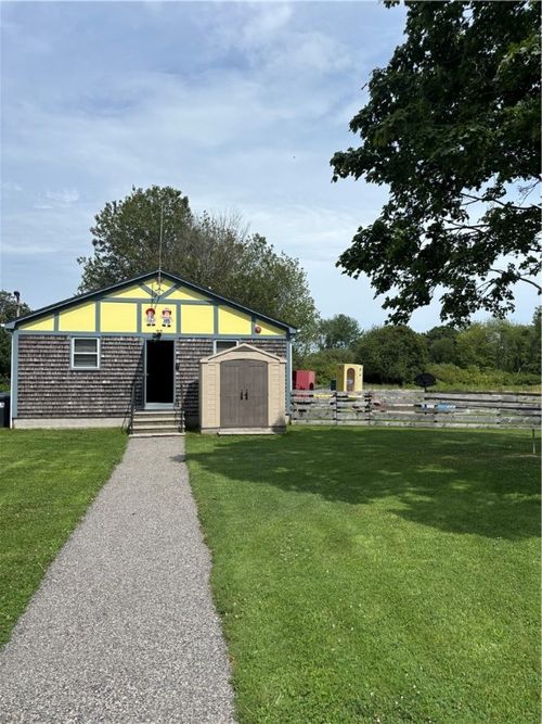 210 Metacom Ave, Warren, RI, 02885-1926 | Card Image