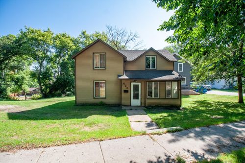 422 N Cleveland Ave, Fergus Falls, MN, 56537-2212 | Card Image