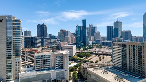 apt-832-2408 Victory Park Ln, Dallas, TX, 75219-7618 | Card Image
