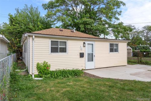 1672 Lafayette Blvd, Lincoln Park, MI, 48146-1749 | Card Image