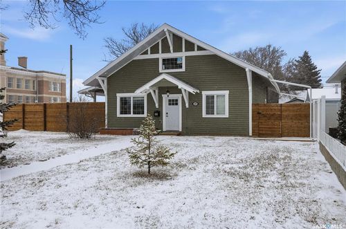 1287 Willow Ave, Moose Jaw, SK, S6H1H1 | Card Image