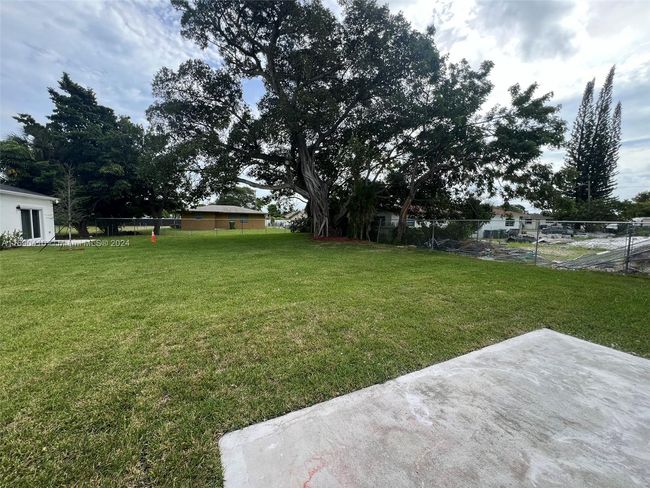 910 Nw 4th Ave, House other with 3 bedrooms, 3 bathrooms and null parking in Hallandale Beach FL | Image 10