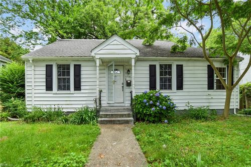 715 Vermont Ave, Portsmouth, VA, 23707-1301 | Card Image