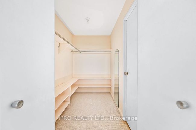 1002 - 1320 Mississauga Valley Blvd, Condo with 3 bedrooms, 2 bathrooms and 2 parking in Mississauga ON | Image 15