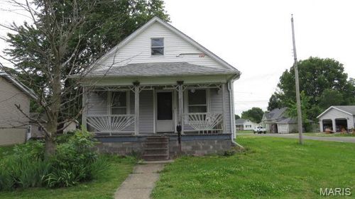 911 Madison Street, Gillespie, IL, 62033 | Card Image