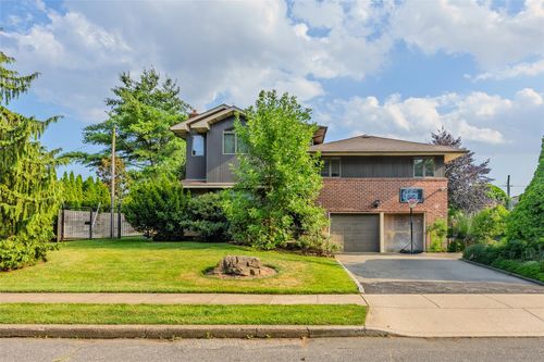 31 Morris Dr, Syosset, NY, 11791-6412 | Card Image